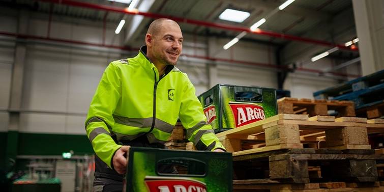 Skladník vratných obalov v logistickom centre