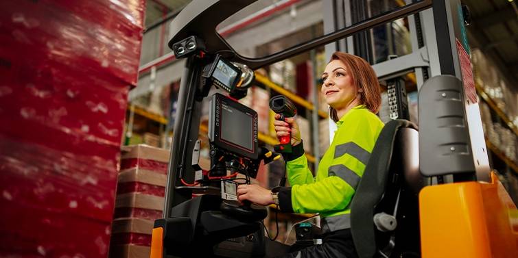 skladnicka na vysokozdviznom voziku